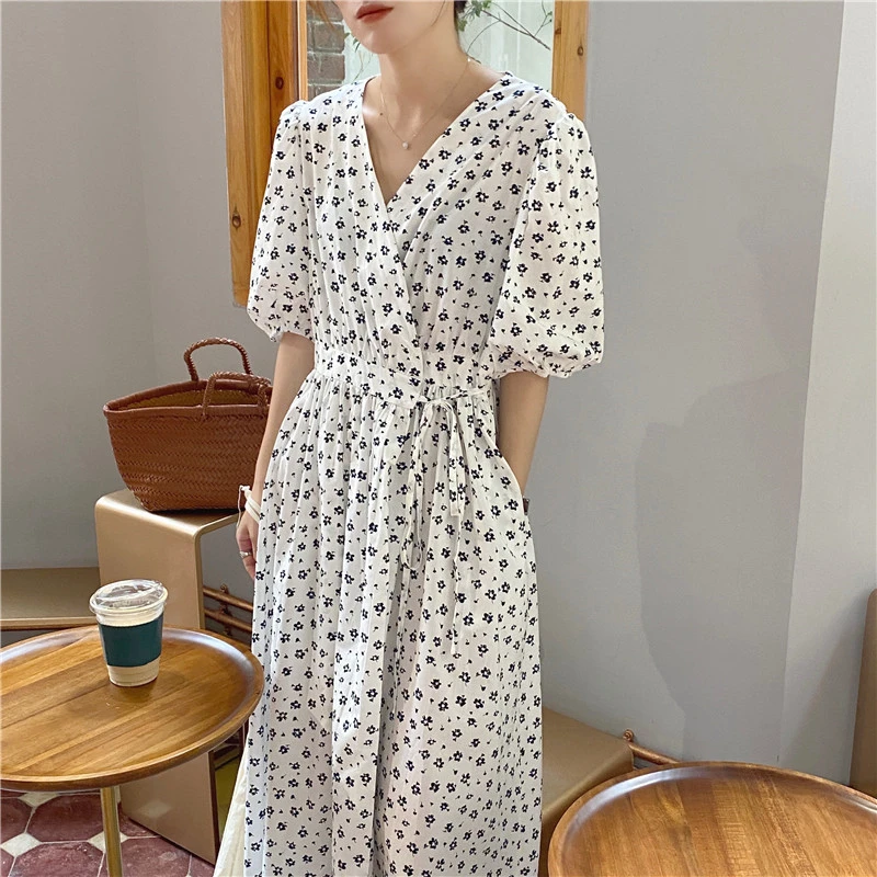New 2021 Women Summer Dresses V-Neck Lace Up Floral Printed Vintage High Waist Elegant Korean Lady Long Dress DR9060
New 2021 Women Summer Dresses V-Neck Lace Up Floral Printed Vintage High Waist Elegant Korean Lady Long Dress DR9060