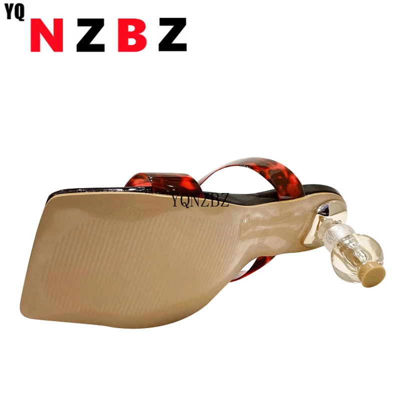 YQNZBZ 2021 New Summer Square Toe Ladies Slippers PVC Transparent Crystal Strange Style Clear Heel Women Leopard Grain slides
YQNZBZ 2021 New Summer Square Toe Ladies Slippers PVC Transparent Crystal Strange Style Clear Heel Women Leopard Grain slides