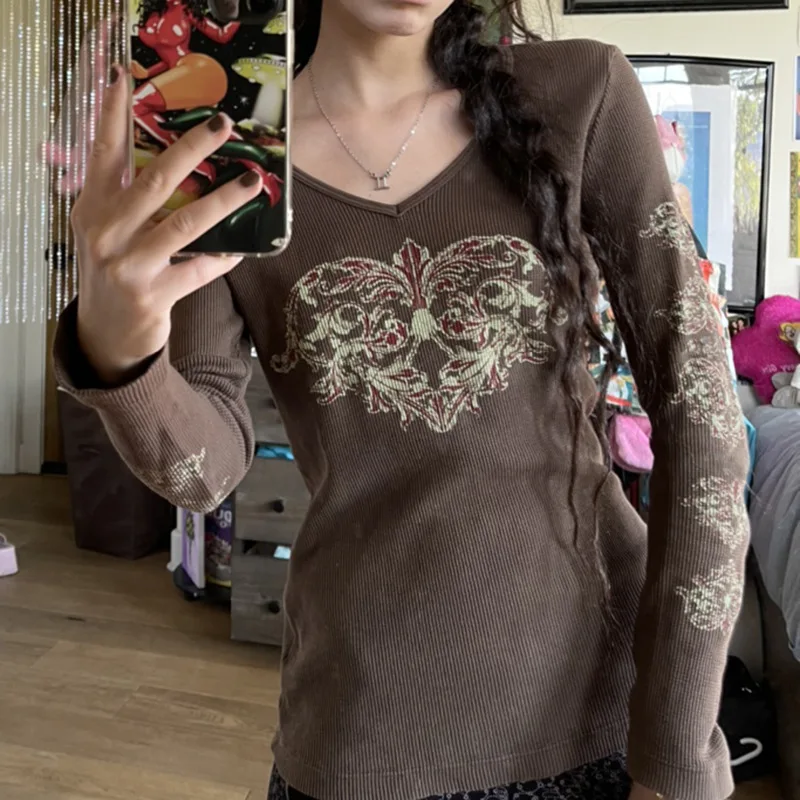 Goth Dark Vintage Brown Fairycore Grunge Women T-shirts Gothic Ribbed Long Sleeve Autumn Tops Printing Basic V-neck Streetwear 
Goth Dark Vintage Brown Fairycore Grunge Women T-shirts Gothic Ribbed Long Sleeve Autumn Tops Printing Basic V-neck Streetwear