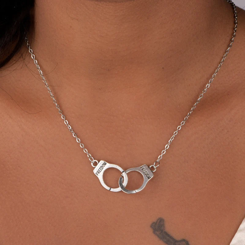 Fashion Handcuff Pendant Necklace for Women Men Steampunk Fashion Chain Jewelry Lover's Collares Valentine's Day Gifts 
Fashion Handcuff Pendant Necklace for Women Men Steampunk Fashion Chain Jewelry Lover's Collares Valentine's Day Gifts