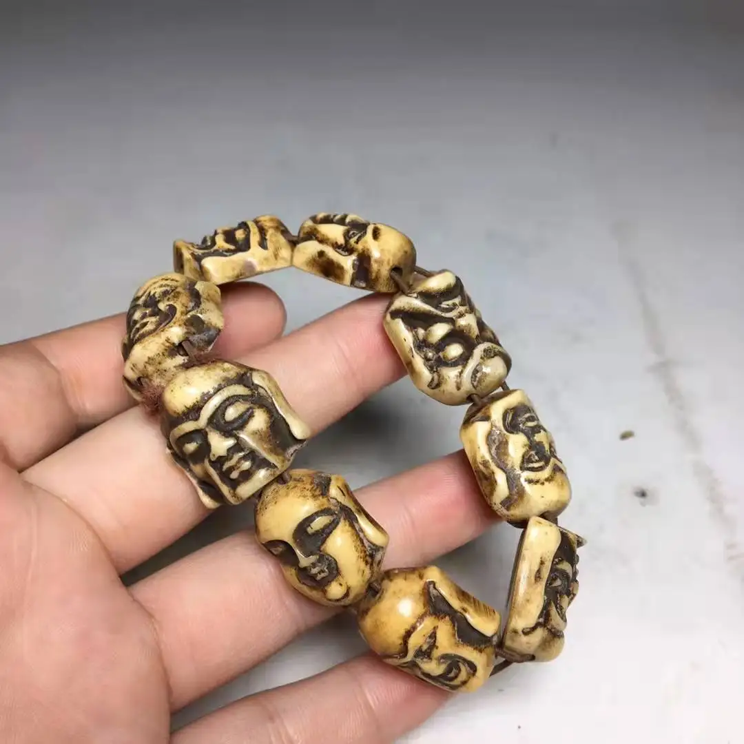 Antique collection of natural cattle bone hand-carved buddhist head string ornaments.
Antique collection of natural cattle bone hand-carved buddhist head string ornaments.