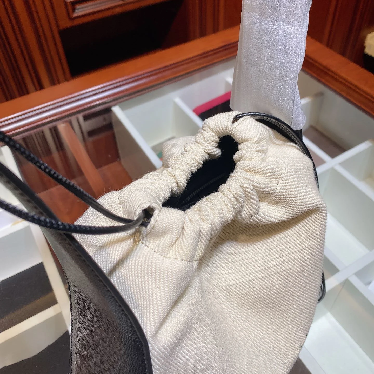 Bags for Women Contrast Color Design with Logo Casual and Simple One-Shoulder Portable Drawstring Canvas Bucket Bag
Bags for Women Contrast Color Design with Logo Casual and Simple One-Shoulder Portable Drawstring Canvas Bucket Bag