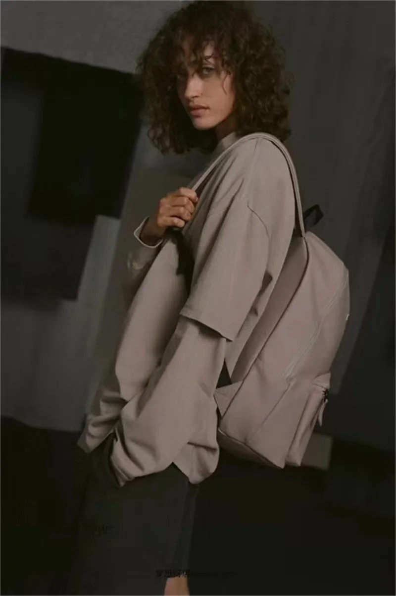 NEW FOG ESSENTIALS Backpack Men High-Quality FOG Crossbody Bag Metal ESSENTIALS Bags women backpack 
NEW FOG ESSENTIALS Backpack Men High-Quality FOG Crossbody Bag Metal ESSENTIALS Bags women backpack