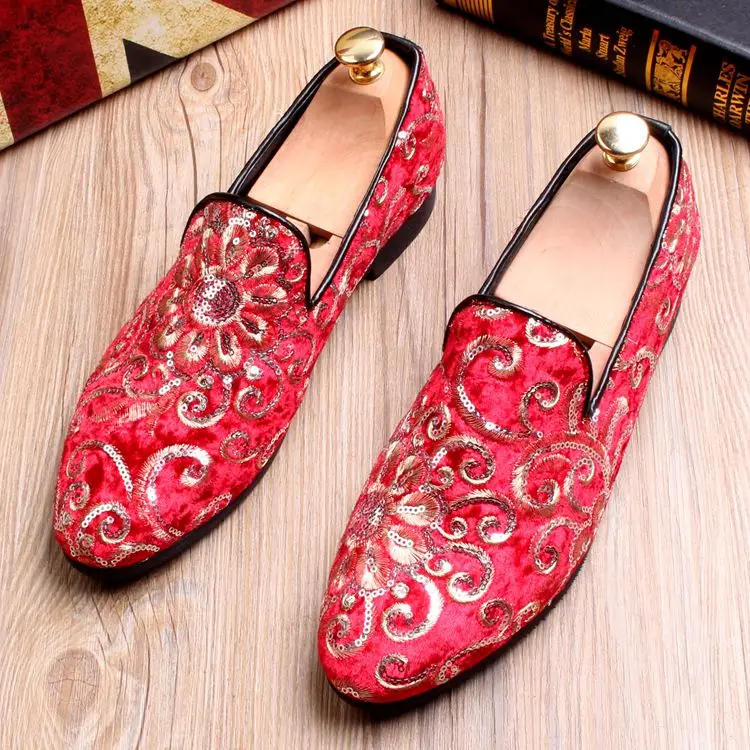 2021 New Men Leather Casual Shoes Fashion Trend Luxury Embroidery Paillette Party Flat Shoes Leisure Slip-on Loafers 
2021 New Men Leather Casual Shoes Fashion Trend Luxury Embroidery Paillette Party Flat Shoes Leisure Slip-on Loafers