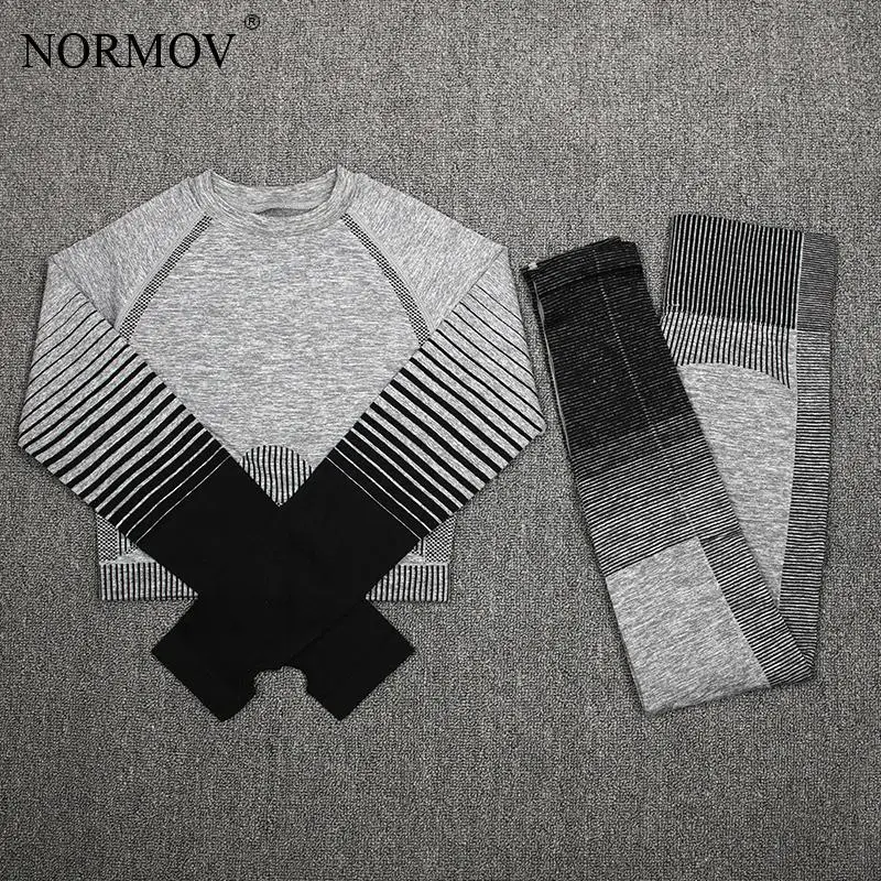 Спортивный костюм NORMOV женский из 2 предметов, зеленая футболка с длинным рукавом и леггинсы с эффектом пуш-ап и высокой талией, спортивный ко... 
Спортивный костюм NORMOV женский из 2 предметов, зеленая футболка с длинным рукавом и леггинсы с эффектом пуш-ап и высокой талией, спортивный ко...