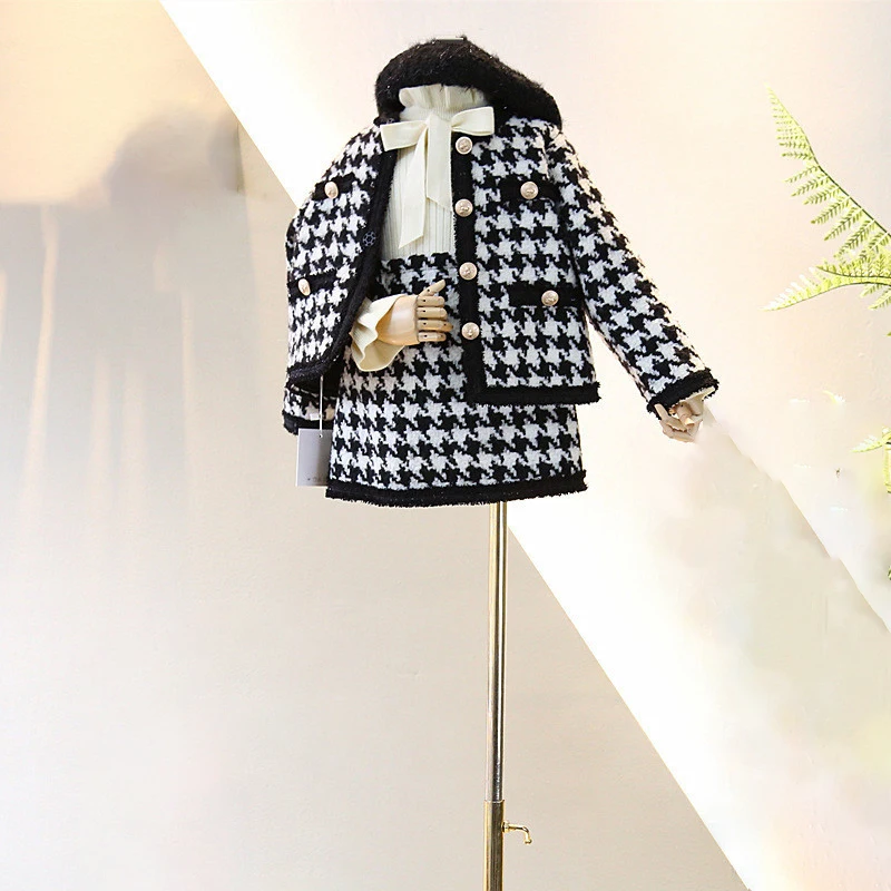 Girls' suits, children's clothing, autumn and winter new plaid Korean student suits, small incense style jackets + short skirts
Girls' suits, children's clothing, autumn and winter new plaid Korean student suits, small incense style jackets + short skirts