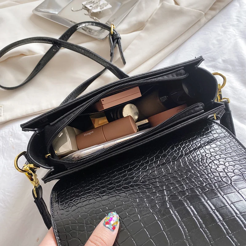 YILIAN Senior feeling women's bag 2021 new fashion alligator pattern cross body texture one-shoulder armpit saddle bag
YILIAN Senior feeling women's bag 2021 new fashion alligator pattern cross body texture one-shoulder armpit saddle bag