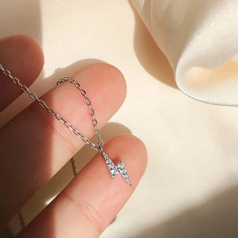 New 925 Sterling Silver Delicate Lighting Necklace Shiny Full Diamond Zircon Geometric Pendant Wedding Party Gift For Girls
New 925 Sterling Silver Delicate Lighting Necklace Shiny Full Diamond Zircon Geometric Pendant Wedding Party Gift For Girls