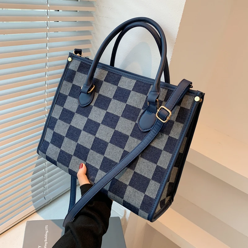 Plaid Large Tote Bag 2021 Winter New High-quality Women's Designer Handbag High Capacity Shoulder Messenger Bag
Plaid Large Tote Bag 2021 Winter New High-quality Women's Designer Handbag High Capacity Shoulder Messenger Bag