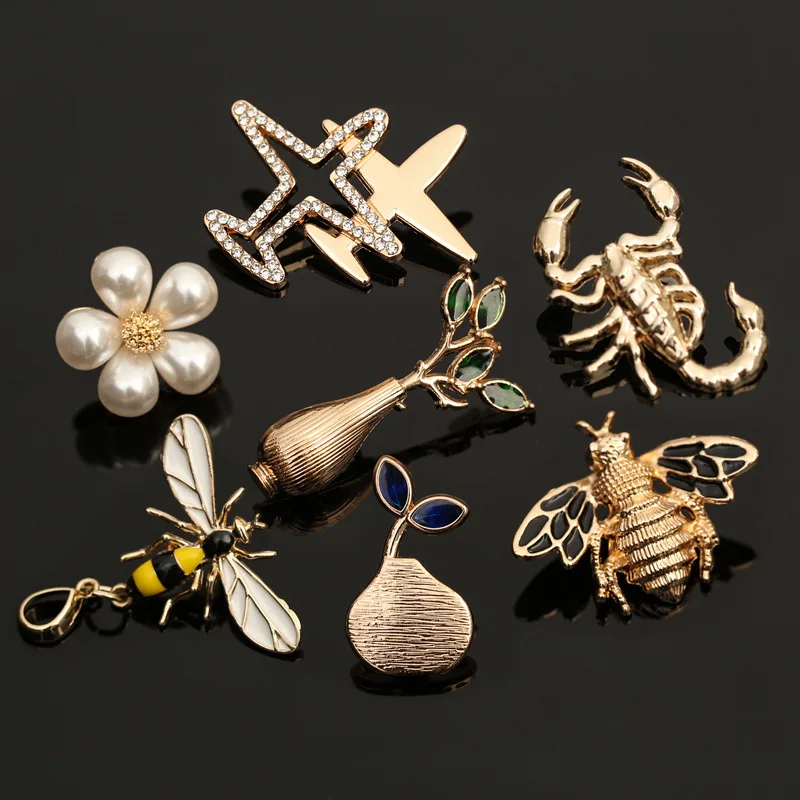 Natural Brooch Vintage Bee Scorpion Insect Flower Pearl Buckle Shirt Collar Men's Suit Lapel Pin Jewelry Luxury Men Accessories
Natural Brooch Vintage Bee Scorpion Insect Flower Pearl Buckle Shirt Collar Men's Suit Lapel Pin Jewelry Luxury Men Accessories