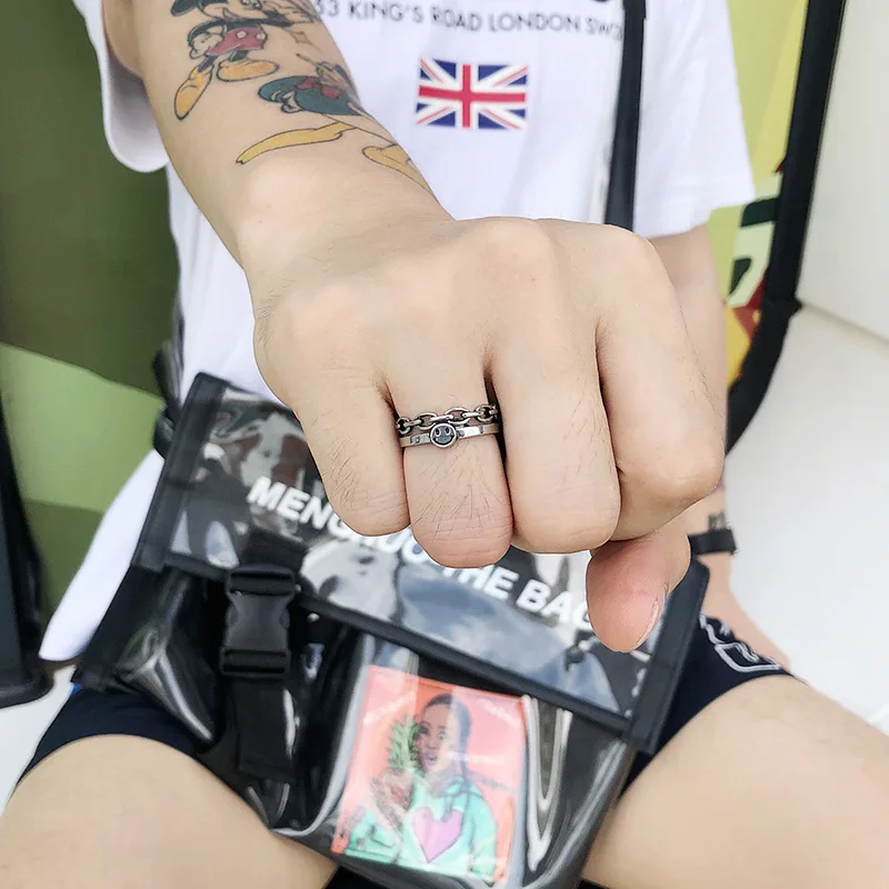 Retro Men Ring Smiley Face Chain Ring European and American Style Fashion Style New Ring Hand Jewelry
Retro Men Ring Smiley Face Chain Ring European and American Style Fashion Style New Ring Hand Jewelry