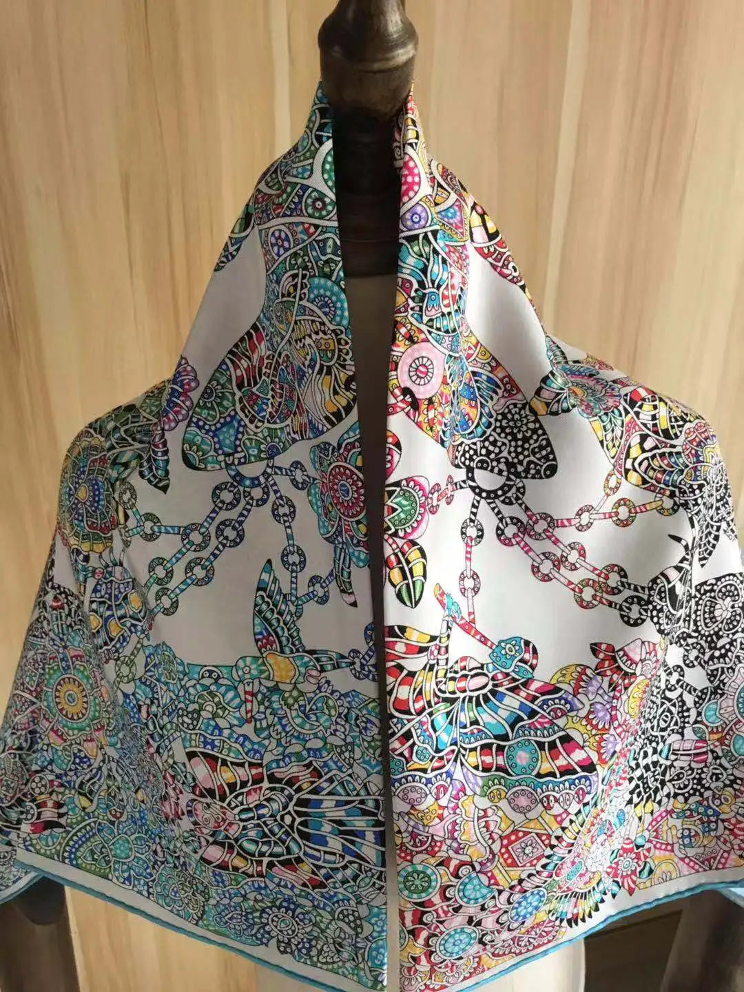 2021 new arrival winter spring classic design 100% real silk scarf twill hand made roll 90*90 cm shawl wrap for women lady
2021 new arrival winter spring classic design 100% real silk scarf twill hand made roll 90*90 cm shawl wrap for women lady