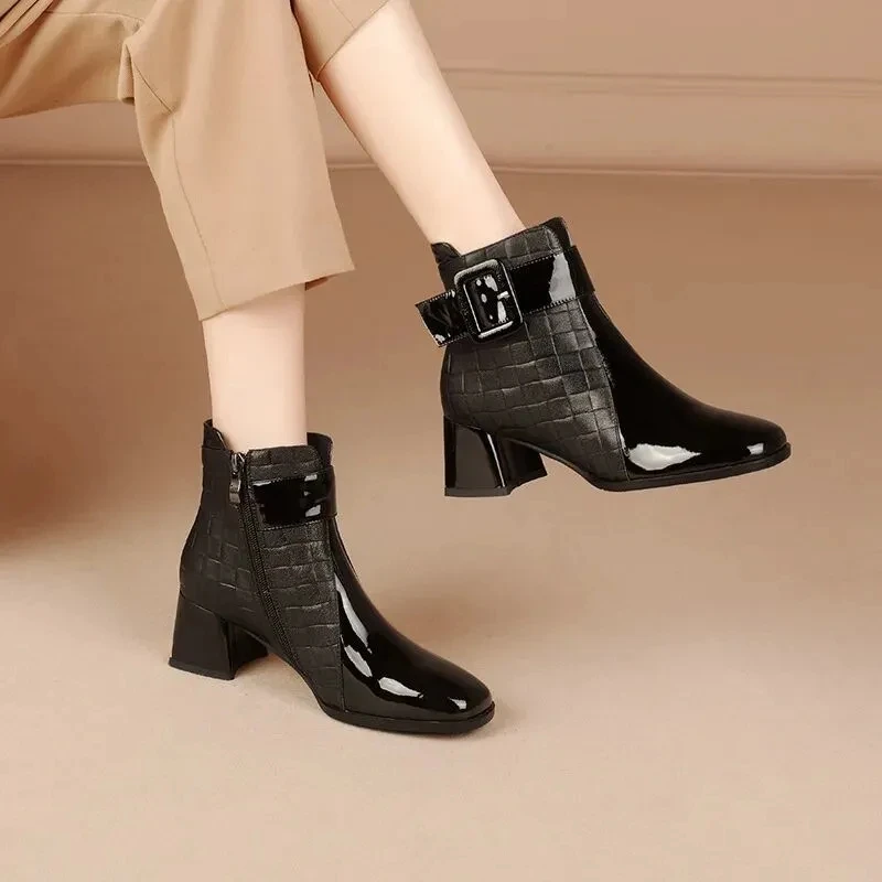 Luxury Women's Shoes Autumn Winter Woman Patent Leather Patchwork Boots Ladies Fashion Ankle Boots Females Botas Brand Designer
Luxury Women's Shoes Autumn Winter Woman Patent Leather Patchwork Boots Ladies Fashion Ankle Boots Females Botas Brand Designer