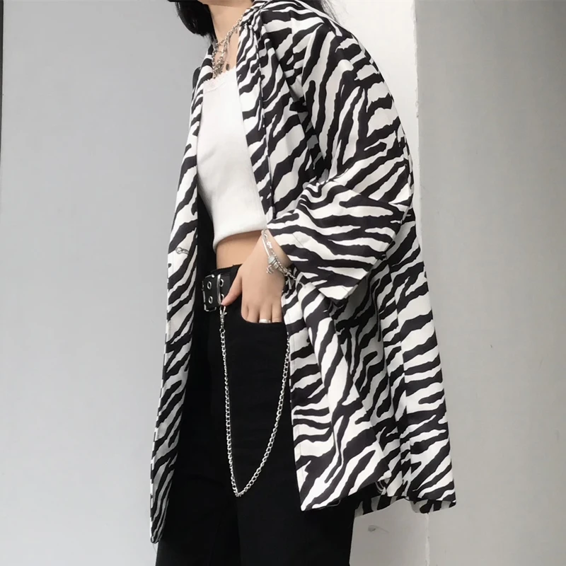 CHICEVER Korean Fashion Wave Striped Jackets For Women Lapel Long Sleeve Colorblock Loose Blazer Female New Clothing 2021 Summer
CHICEVER Korean Fashion Wave Striped Jackets For Women Lapel Long Sleeve Colorblock Loose Blazer Female New Clothing 2021 Summer