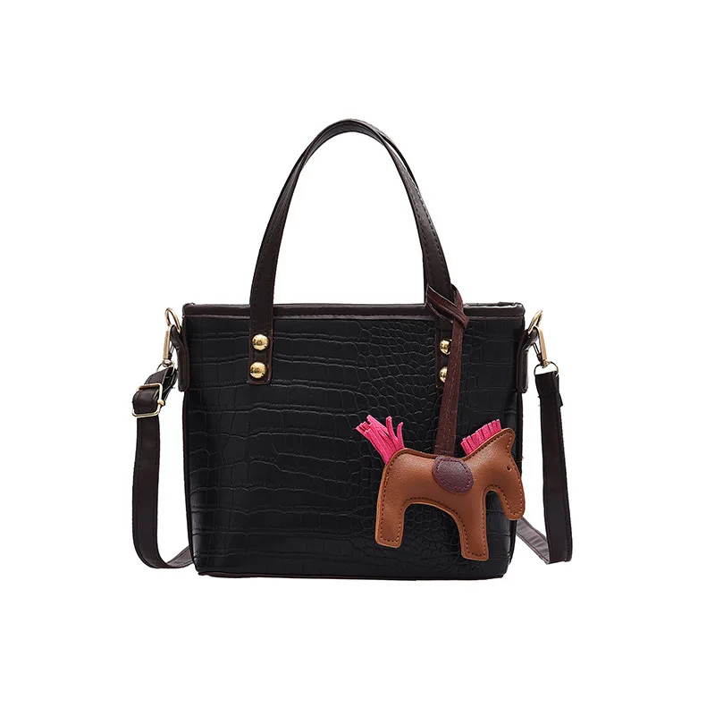 Large bag new fashion large capacity messenger bag Korean early autumn Joker shoulder bag handbag
Large bag new fashion large capacity messenger bag Korean early autumn Joker shoulder bag handbag