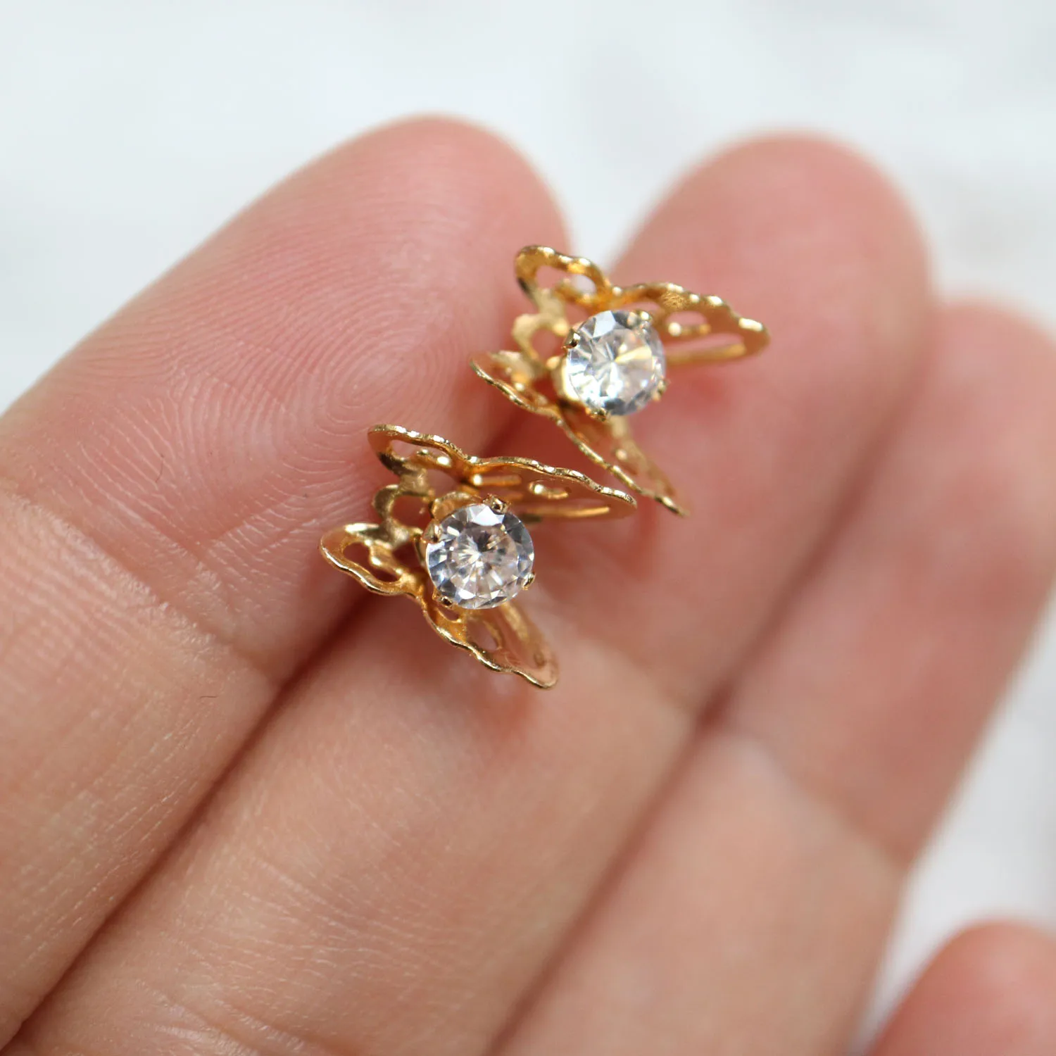 Fashion butterfly 925 sterling silver stud earrings for women Cubic zirconia earrings for female silver Earring jewelry
Fashion butterfly 925 sterling silver stud earrings for women Cubic zirconia earrings for female silver Earring jewelry