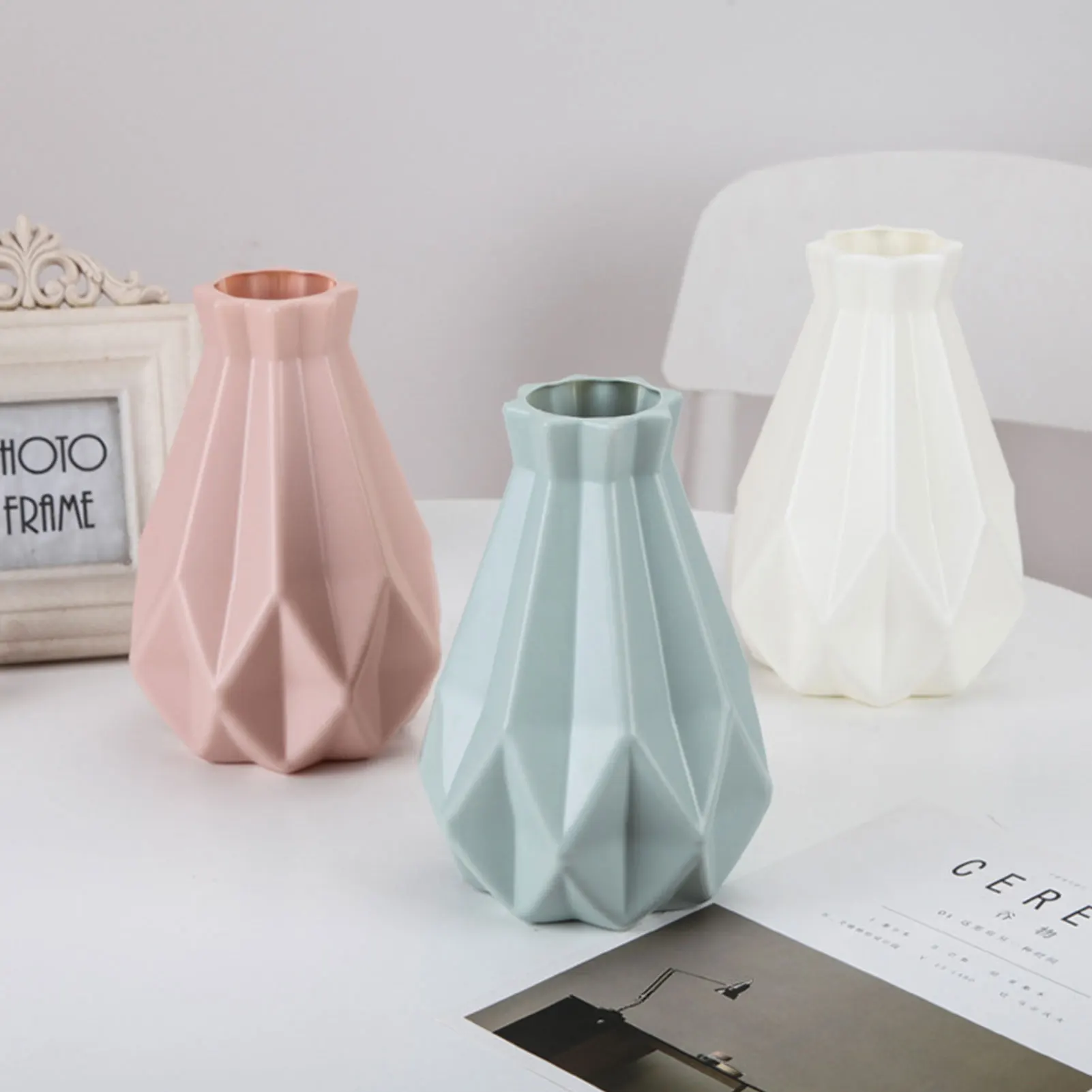 Flower Vase Decoration Home Plastic Vase White Imitation Ceramic Flower Pot Flower Basket Nordic Decoration Vases for Flowers
Flower Vase Decoration Home Plastic Vase White Imitation Ceramic Flower Pot Flower Basket Nordic Decoration Vases for Flowers