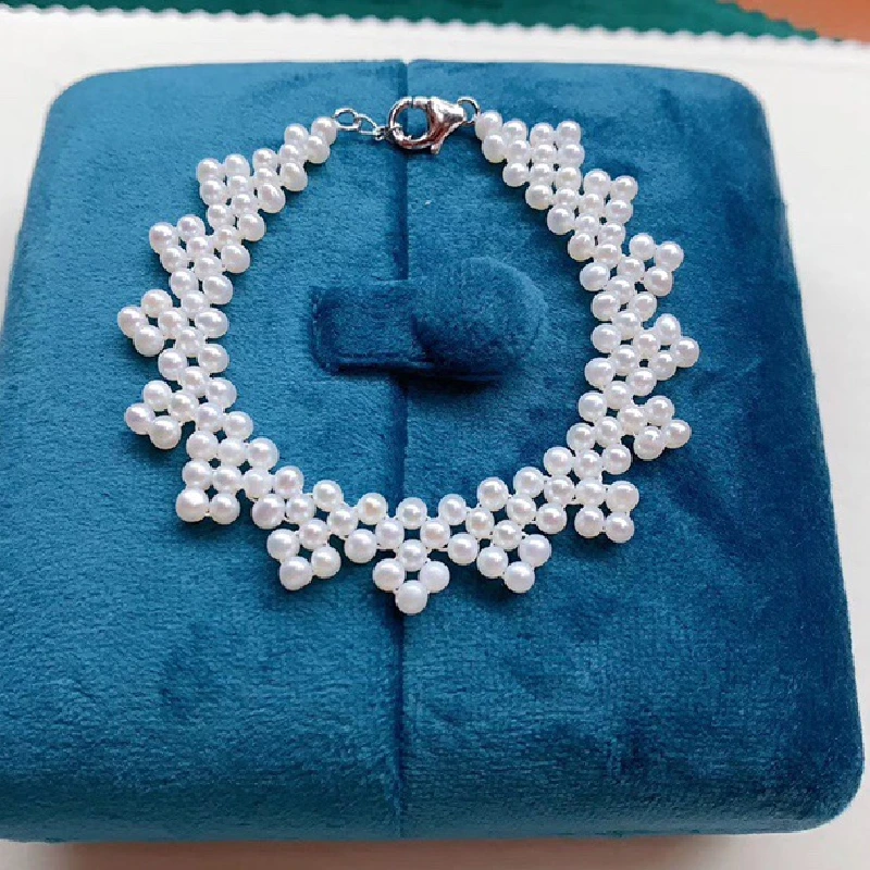 Women's Pearl Bracelet ~3.5-4MM Silver Tail Chain Clasp, Freely Shrinkable, Unlimited Hand Size
Women's Pearl Bracelet ~3.5-4MM Silver Tail Chain Clasp, Freely Shrinkable, Unlimited Hand Size