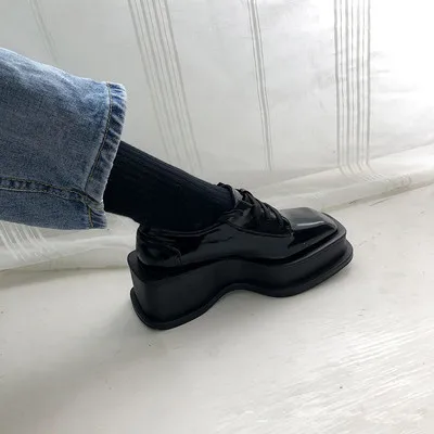 New Retro Square-toe Leather Shoes Female British Style All-match Fashionable Thick-heel Platform Shoes
New Retro Square-toe Leather Shoes Female British Style All-match Fashionable Thick-heel Platform Shoes