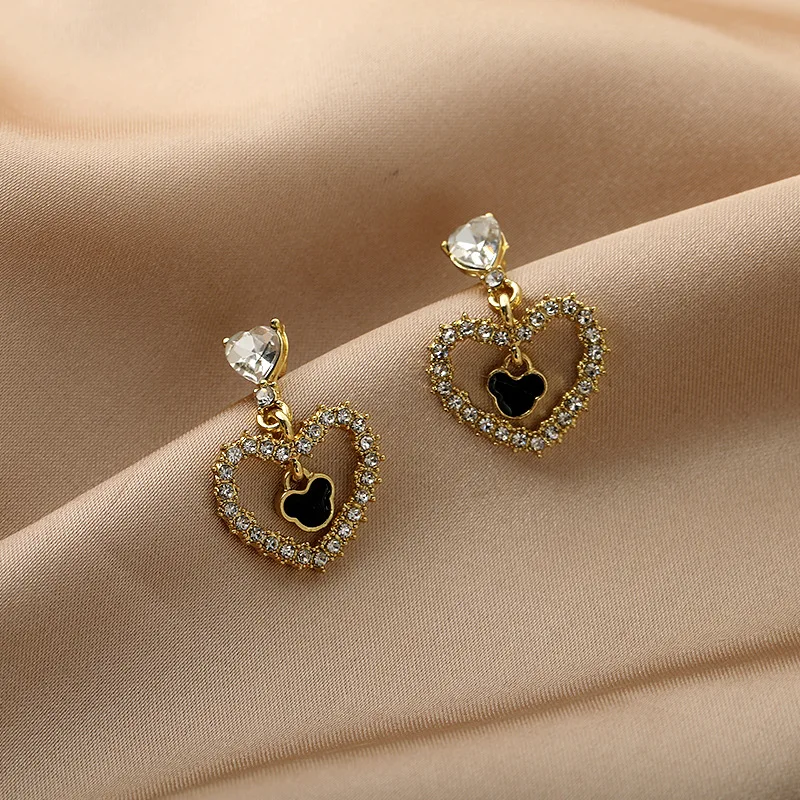 2020 New Korean Hollow Rhinestone Love Heart Drop Earrings For Women Shiny Crystal Fashion Pendientes Brincos Jewelry
2020 New Korean Hollow Rhinestone Love Heart Drop Earrings For Women Shiny Crystal Fashion Pendientes Brincos Jewelry