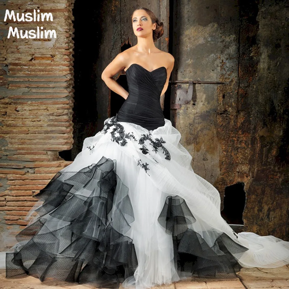 Elegant Black And White Gothic Wedding Dresses Halloween 2022 Plus Size Ball Gown Bohemian Bride Dress Ruffles Vestido De Noiva
Elegant Black And White Gothic Wedding Dresses Halloween 2022 Plus Size Ball Gown Bohemian Bride Dress Ruffles Vestido De Noiva