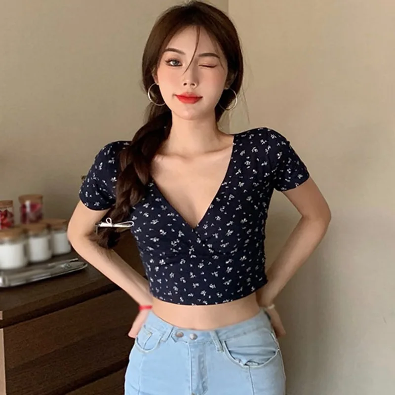 Korean Style Summer Tee Tops Floral V-Neck Sexy Female Crop Top Ladies Shirt Open Navel Short Sleeve T-Shirt
Korean Style Summer Tee Tops Floral V-Neck Sexy Female Crop Top Ladies Shirt Open Navel Short Sleeve T-Shirt