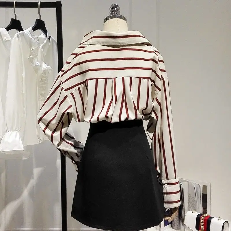 Vertical striped shirt women's spring and autumn new Han fan students Joker loose long sleeve shirt shirt top
Vertical striped shirt women's spring and autumn new Han fan students Joker loose long sleeve shirt shirt top
