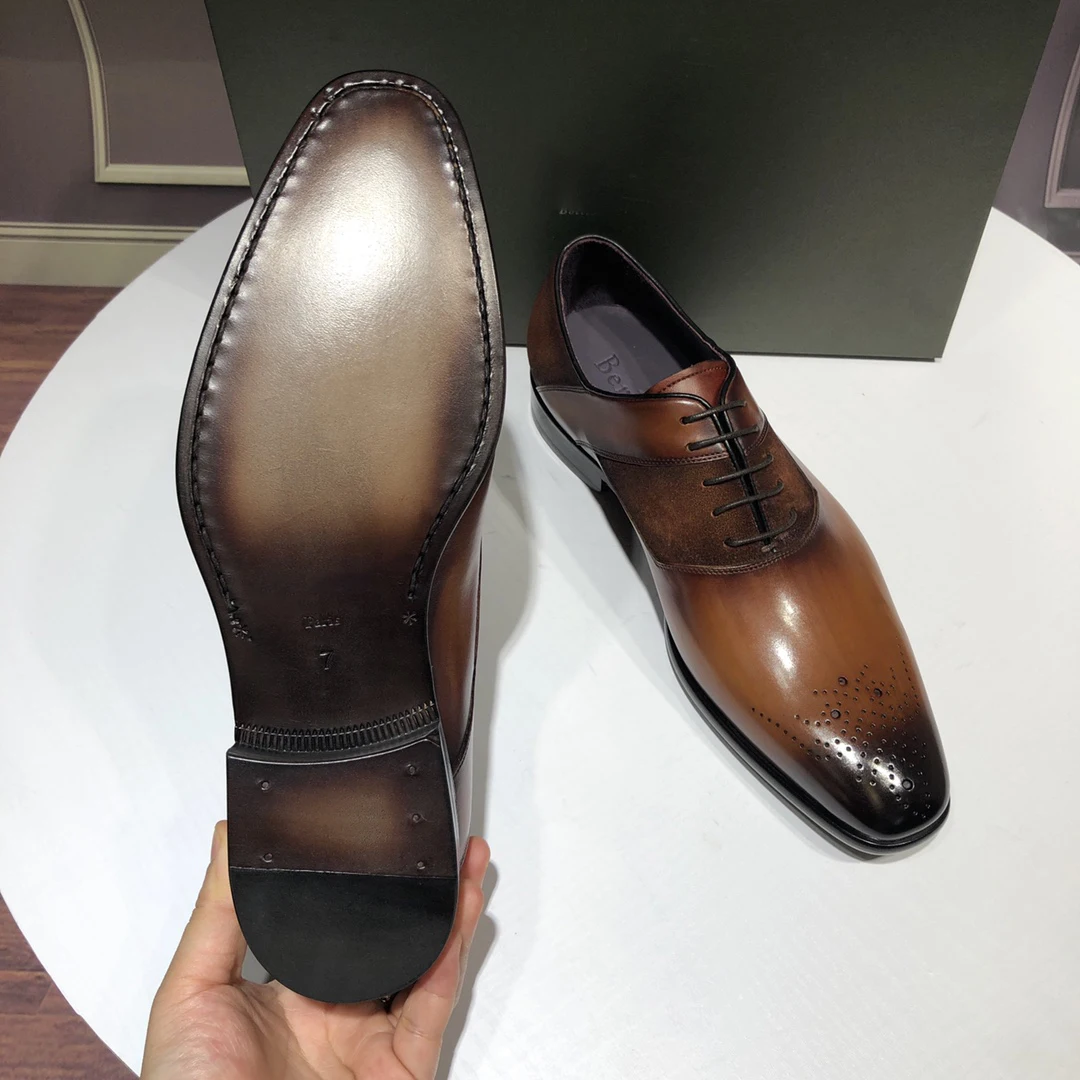 BERLUT* luxury new Oxford shoes upline using Enezia leather hand brush color and imported cow suiting, toe has carved design
BERLUT* luxury new Oxford shoes upline using Enezia leather hand brush color and imported cow suiting, toe has carved design