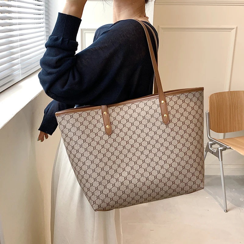 2 Pcs/set Luxury Designer High Capacity Tote Handbag for Women 2021 Trends Brand Designer Striped Shopper Shoulder Shopping Bag
2 Pcs/set Luxury Designer High Capacity Tote Handbag for Women 2021 Trends Brand Designer Striped Shopper Shoulder Shopping Bag