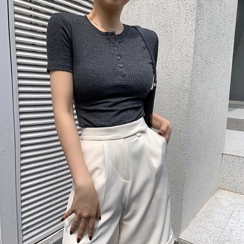 Летняя новая футболка с коротким рукавом и плотными пуговицами, Корейская женская футболка, облегающие универсальные топы с круглой горлов...
Летняя новая футболка с коротким рукавом и плотными пуговицами, Корейская женская футболка, облегающие универсальные топы с круглой горлов...