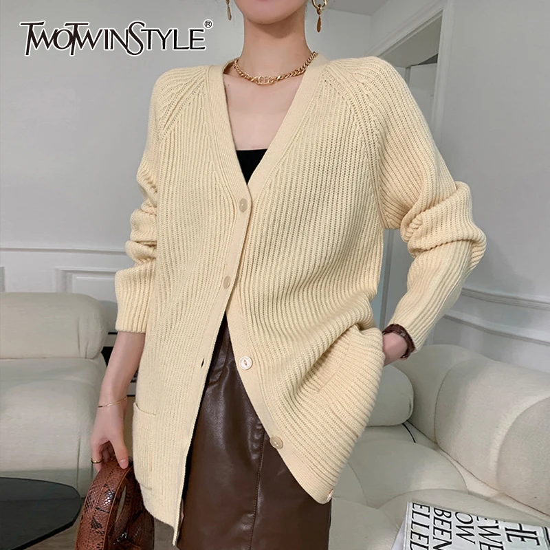 TWOTWINSTYLE Temperament Casual Gray Patchwork Pocket Sweater Female V Neck Long Sleeve Fashion Cardigan For Women Autumn Style
TWOTWINSTYLE Temperament Casual Gray Patchwork Pocket Sweater Female V Neck Long Sleeve Fashion Cardigan For Women Autumn Style