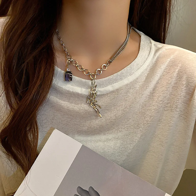 LOVOACC Charming Asymmetric Double Layered Butterfly Pendant Necklace for Women Shiny Rhinestones Chunky Chains Necklaces 2021
LOVOACC Charming Asymmetric Double Layered Butterfly Pendant Necklace for Women Shiny Rhinestones Chunky Chains Necklaces 2021