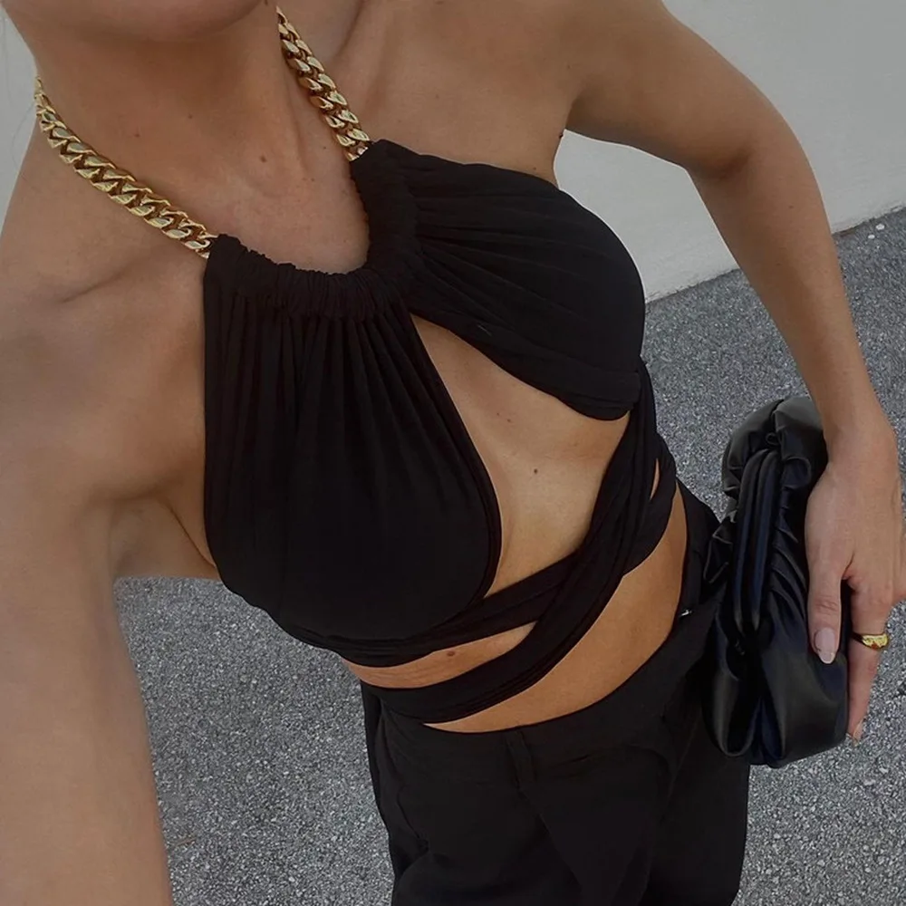 2021 Fashion Trend Summer Women's Design Sense Metal Hanging Neck Halter Strap Short Camisole Sexy Black Club Women's Clothing
2021 Fashion Trend Summer Women's Design Sense Metal Hanging Neck Halter Strap Short Camisole Sexy Black Club Women's Clothing