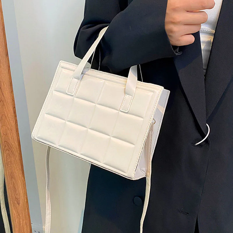 2021 New Casual Women Messenger Bags High Quality Fashion Plaid Solid Color Elegant Women Handbag
2021 New Casual Women Messenger Bags High Quality Fashion Plaid Solid Color Elegant Women Handbag
