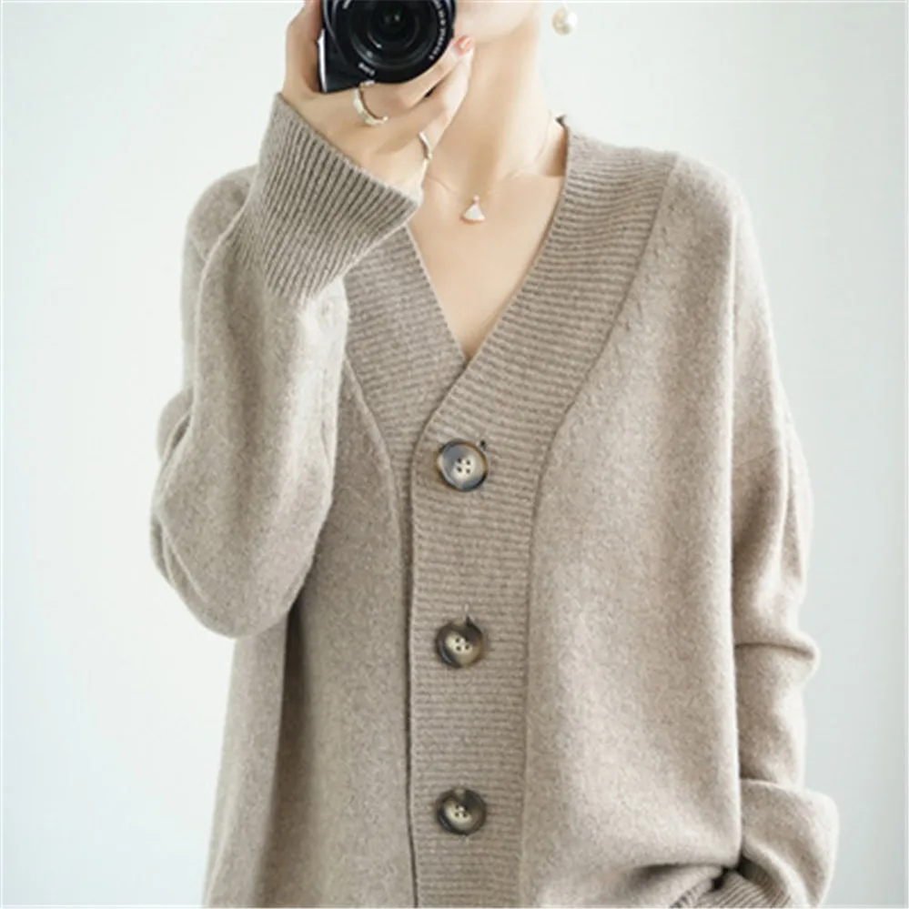 Autumn 2021 Women Sweaters Winter Jacket V-Neck Cardigan Tops Female Clothes Wool Knitted Basic Solid Korea Tees Coats ZY6155
Autumn 2021 Women Sweaters Winter Jacket V-Neck Cardigan Tops Female Clothes Wool Knitted Basic Solid Korea Tees Coats ZY6155