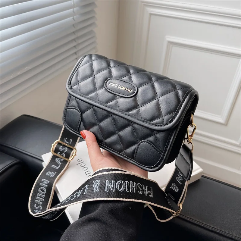 Leather Shoulder Bag Women's Bag 2021 Winter New Rhombus Stitching Wide Shoulder Strap One Shoulder Messenger Small Square Bag
Leather Shoulder Bag Women's Bag 2021 Winter New Rhombus Stitching Wide Shoulder Strap One Shoulder Messenger Small Square Bag
