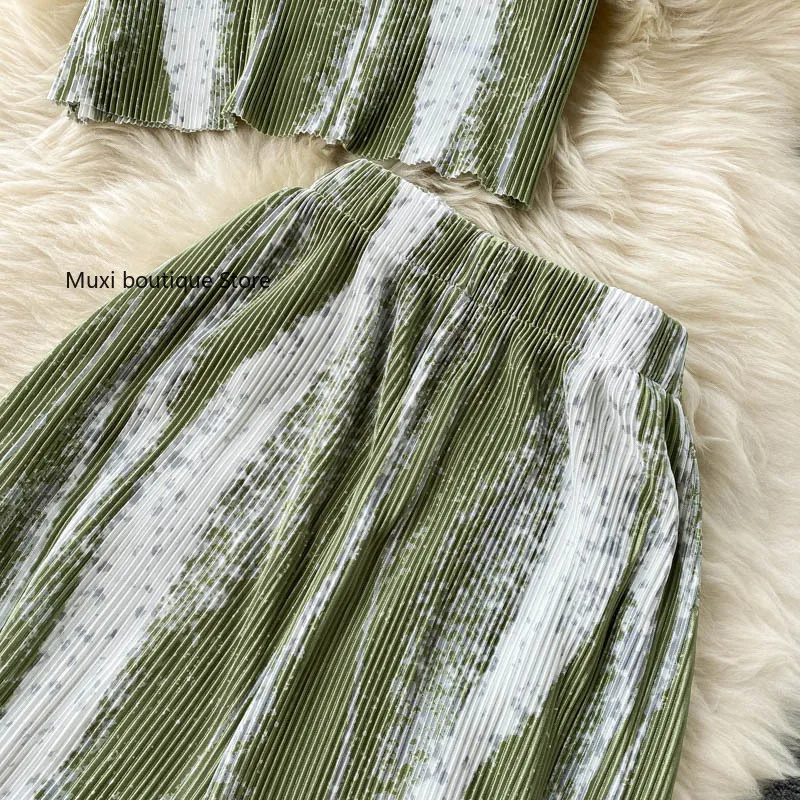 Muxi women suit corrugated matching wrinkled short top wide leg full length suits short sleeve round neck Tshirt long pants
Muxi women suit corrugated matching wrinkled short top wide leg full length suits short sleeve round neck Tshirt long pants