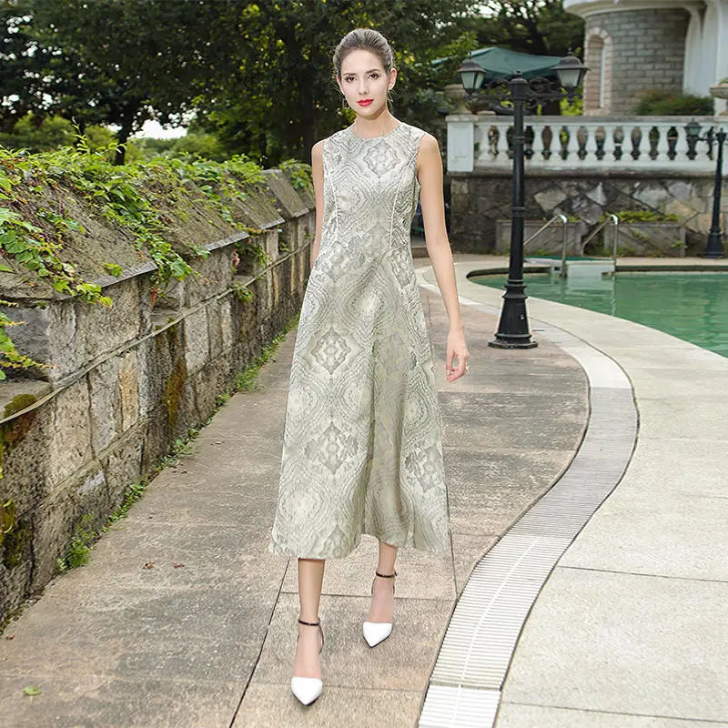 VOA Silk Jacquard Sleeveless Vintage Women Tunic A Line Long Dress Silver Elegant Slim Sexy Summer Dresses for Women 2021 A6767
VOA Silk Jacquard Sleeveless Vintage Women Tunic A Line Long Dress Silver Elegant Slim Sexy Summer Dresses for Women 2021 A6767