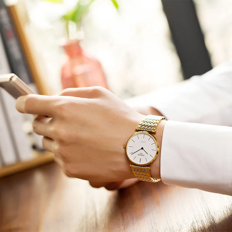 Simple ultra-thin couple watch waterproof casual quartz watch men's watch leather 
Simple ultra-thin couple watch waterproof casual quartz watch men's watch leather