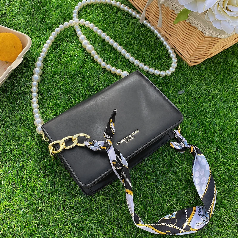 Design Bag Female New Fashion Messenger Bag High-quality Texture Pearl Underarm Bag Square Bag Shoulder Bag Width: 20cm
Design Bag Female New Fashion Messenger Bag High-quality Texture Pearl Underarm Bag Square Bag Shoulder Bag Width: 20cm