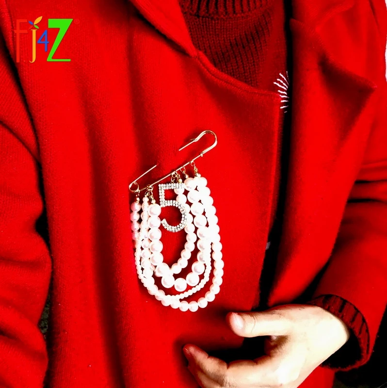 F.J4Z New Gorgeous Pearl Brooches for Women Fashion Simulated Pearl Charms Pins Big Female Coats Pin Accessories Dropship 
F.J4Z New Gorgeous Pearl Brooches for Women Fashion Simulated Pearl Charms Pins Big Female Coats Pin Accessories Dropship