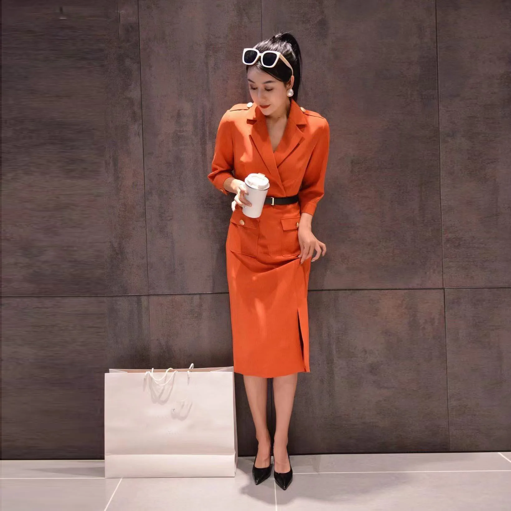 Temperament dress women's 2021 summer new fashion suit collar double pocket medium length slim A-line dress
Temperament dress women's 2021 summer new fashion suit collar double pocket medium length slim A-line dress