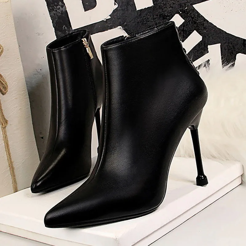 Новые женские короткие ботинки с острым носком на высоком тонком каблуке, женская обувь, Осень-зима, модная теплая Бежевая обувь до щиколотк...
Новые женские короткие ботинки с острым носком на высоком тонком каблуке, женская обувь, Осень-зима, модная теплая Бежевая обувь до щиколотк...