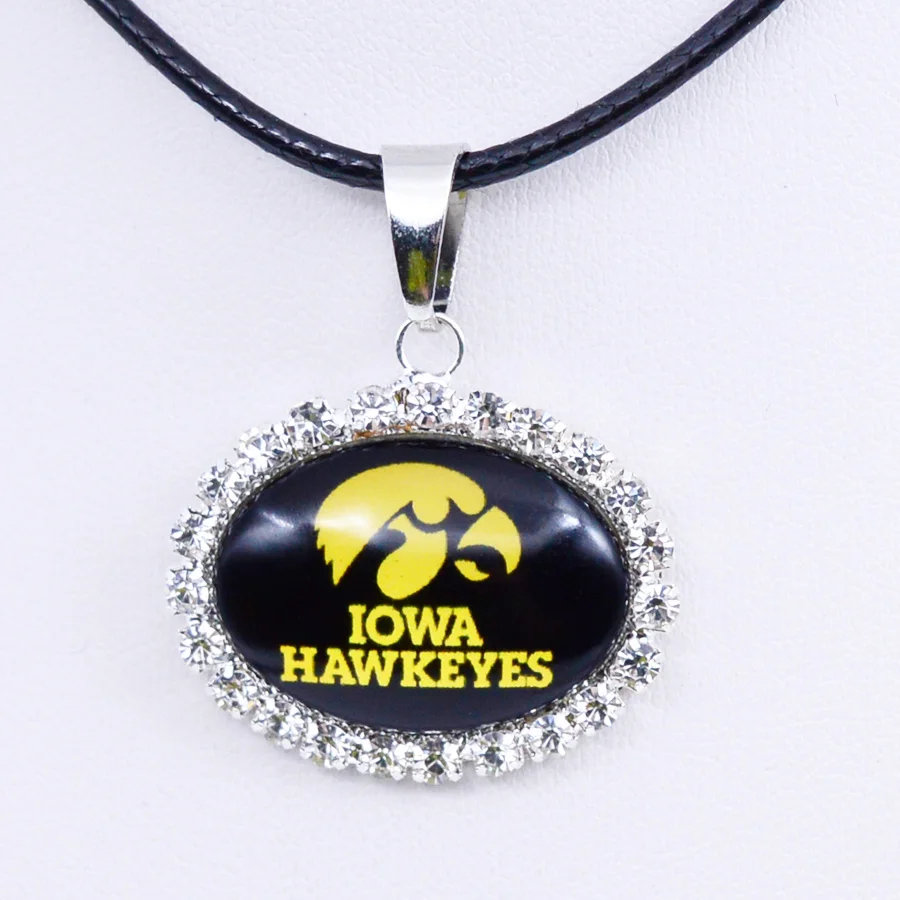 Ожерелье Iowa & Hawkeyes подвеска в виде футбола ювелирные изделия для женщин Подарки вечерние вечеринку день рождения Оптовая Продажа
Ожерелье Iowa & Hawkeyes подвеска в виде футбола ювелирные изделия для женщин Подарки вечерние вечеринку день рождения Оптовая Продажа