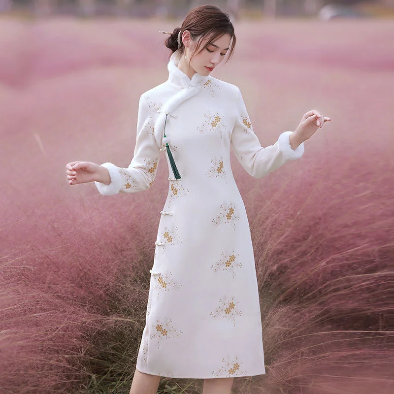 Винтажное Белое Женское платье Qipao с вышивкой, зимнее простое платье-Ципао с меховым воротником, элегантное облегающее традиционное этниче...
Винтажное Белое Женское платье Qipao с вышивкой, зимнее простое платье-Ципао с меховым воротником, элегантное облегающее традиционное этниче...