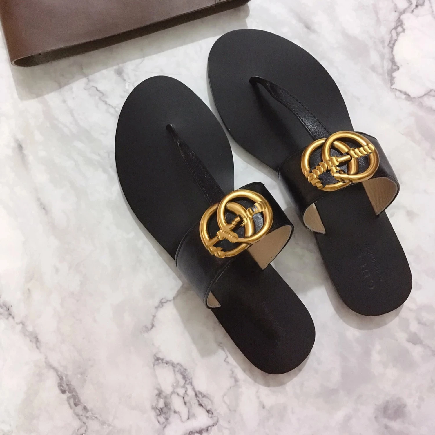 2021 Luxury Brand Slippers High Quality Ladies Sandals Fashion Brand Flat Slippers Flip Flops Ladies Vacation Slippers LF-43
2021 Luxury Brand Slippers High Quality Ladies Sandals Fashion Brand Flat Slippers Flip Flops Ladies Vacation Slippers LF-43