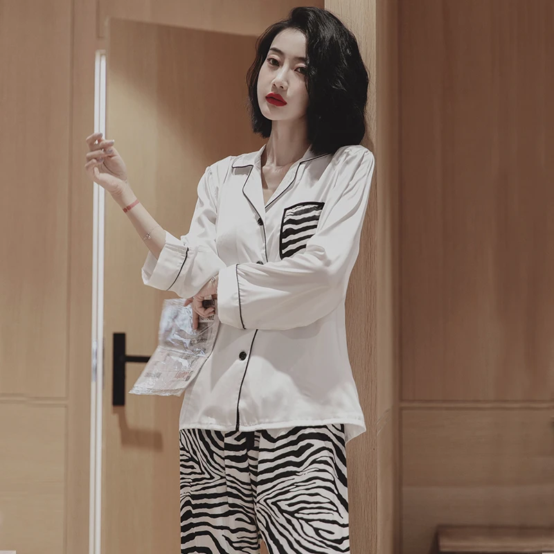 2021 New Pajamas for Women Spring and Autumn Silk Thin Sexy Nightwear Long Sleeve Striped Trousers Homewear Two-Piece Set
2021 New Pajamas for Women Spring and Autumn Silk Thin Sexy Nightwear Long Sleeve Striped Trousers Homewear Two-Piece Set