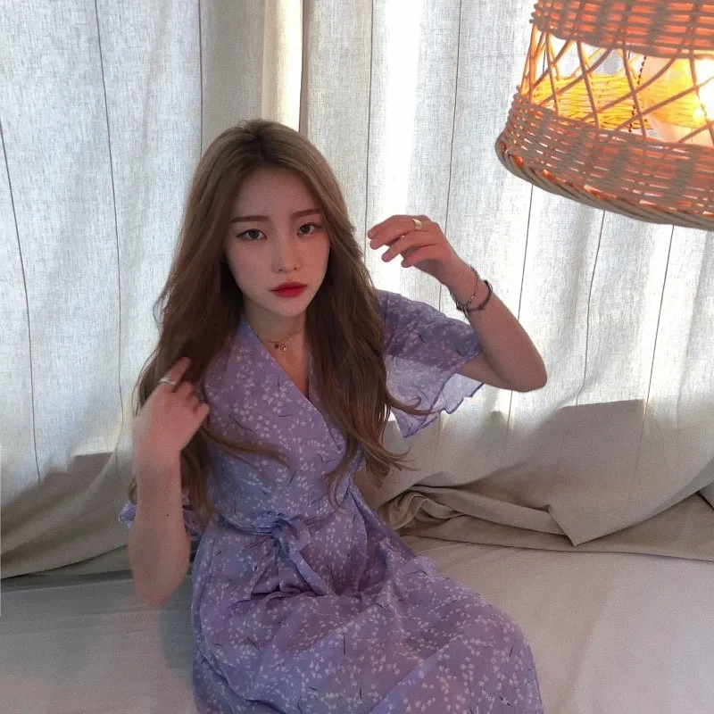 2020 Vintage Summer Women's Dress A-Line Print V-Neck Lace-Up Casual Chiffon Elegant Ruffles Female Clothes Dresses 
2020 Vintage Summer Women's Dress A-Line Print V-Neck Lace-Up Casual Chiffon Elegant Ruffles Female Clothes Dresses