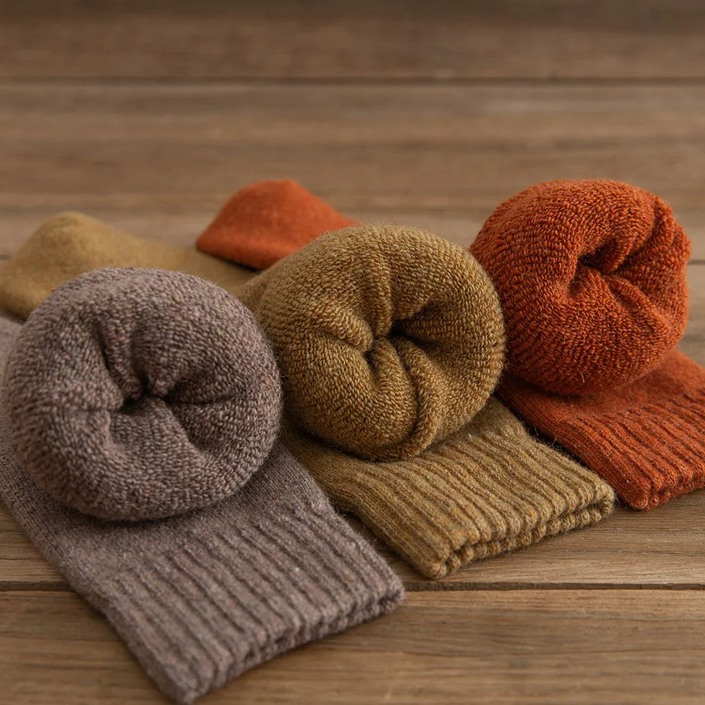 Winter Vrouwen Dikke Warme Effen Kleur Wol Harajuku Retro Koude Slip Mode Toevallige Kasjmier Sokken 5 Paar
Winter Vrouwen Dikke Warme Effen Kleur Wol Harajuku Retro Koude Slip Mode Toevallige Kasjmier Sokken 5 Paar