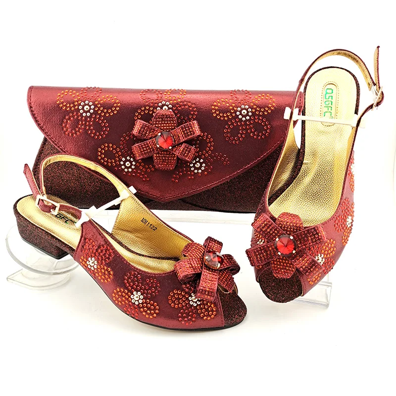 Italian design High Quality Woman Mid Heels Shoes And Bag Set Wine Color Wedding and Party Shoes And Matching Bag Set
Italian design High Quality Woman Mid Heels Shoes And Bag Set Wine Color Wedding and Party Shoes And Matching Bag Set